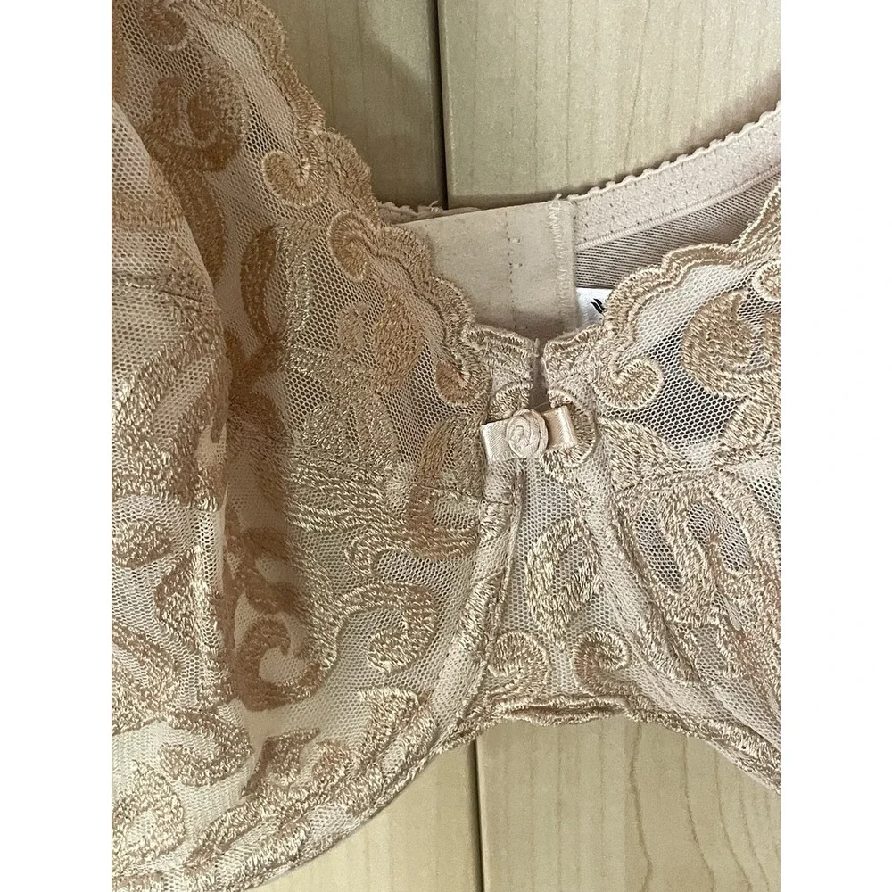 Wacoal Arabesque Beige Nude Lace Underwire Bra Size 40DD Lingerie
